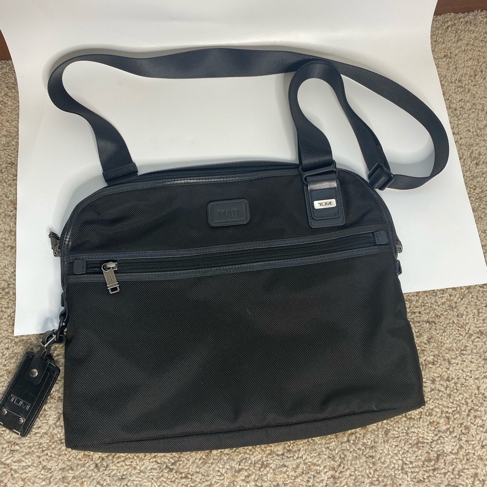 Tumi Messenger Bag 22302DH with shoulder strap